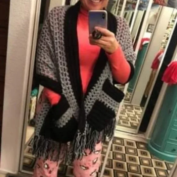 Shawls - Picture 3 of 6